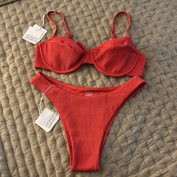 Monday Swimwear Byron Bottom Sangria Crinkle - Picture 4 of 4